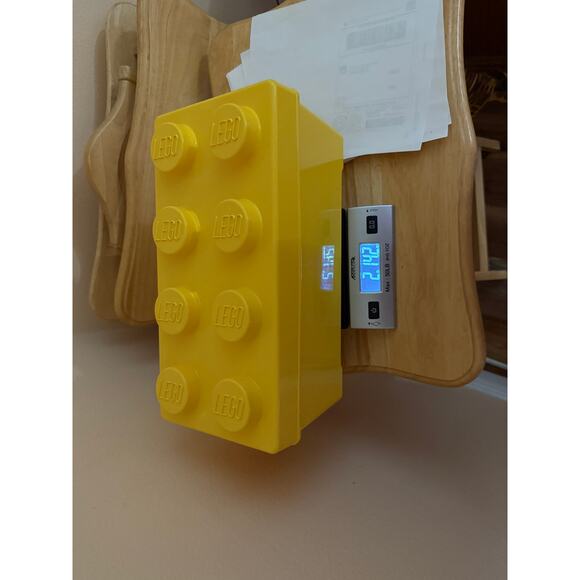 Lego lot. 1 lb 11 oz of assorted Classic Legos in a yellow Lego storage bin. - Picture 7 of 7